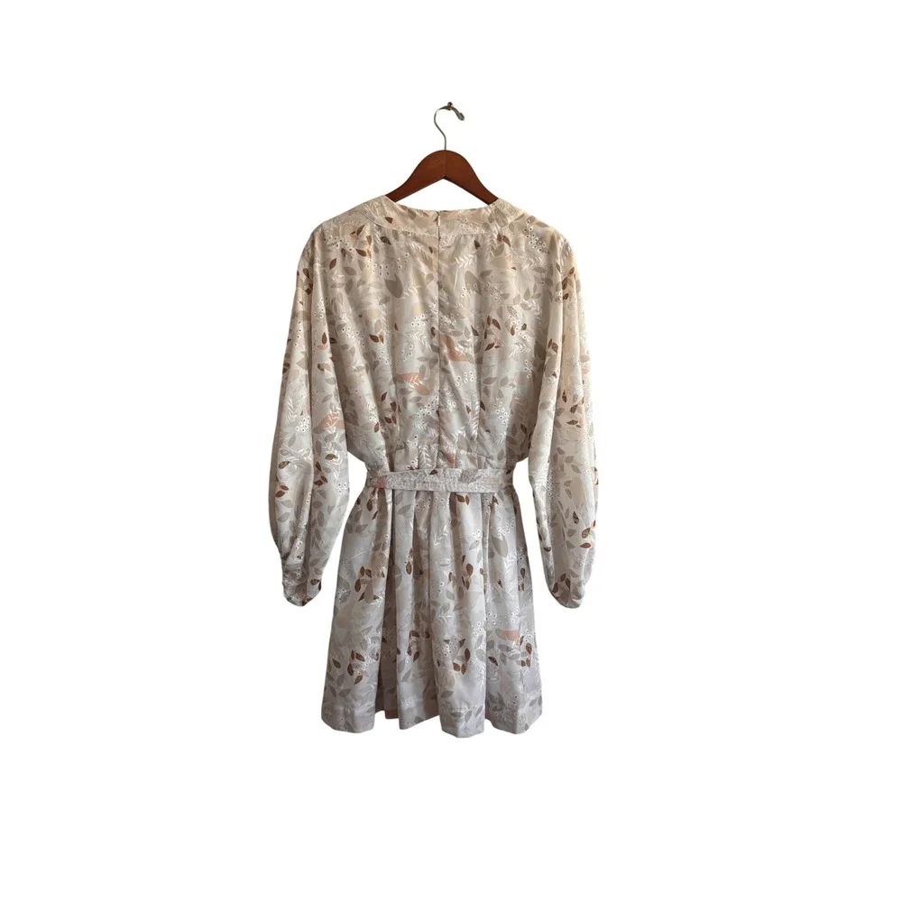 En Saison Womens Leaf Print Eyelet Mini Dress‎ Cream Tan V-Neck Belted Size M